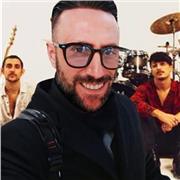 Docente di Musica e Canto specializzato nella cura di giovani allievi e con un proprio metodo di studio atto alla loro crescita e altamente mitivante, effettua lezioni private a domicilio